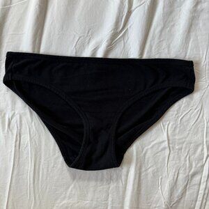ARQ LOU UNDIES in Black